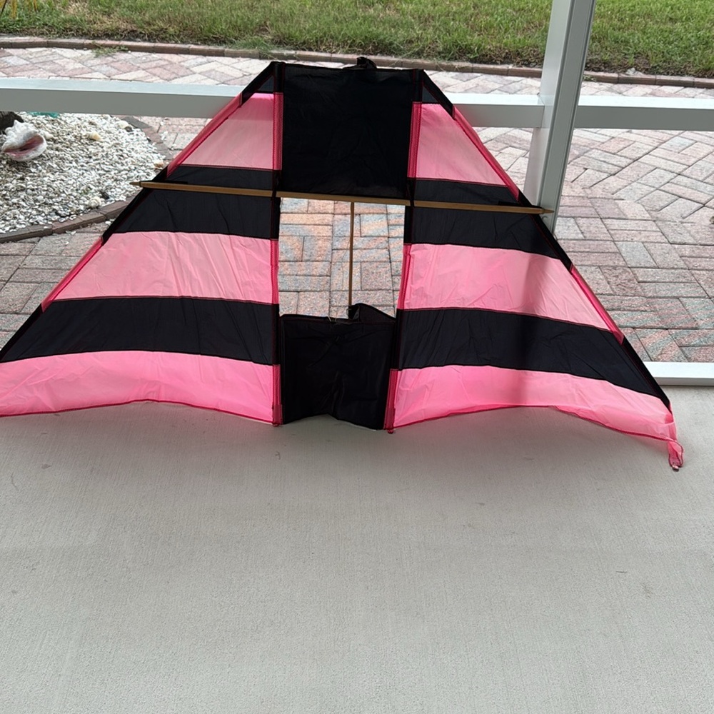 Classic pink and black delta conyne kite - Picture 6 of 11